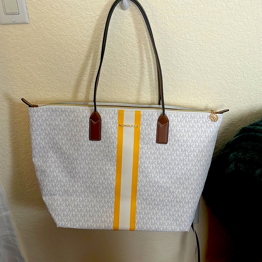 Adorable MK tote bag!